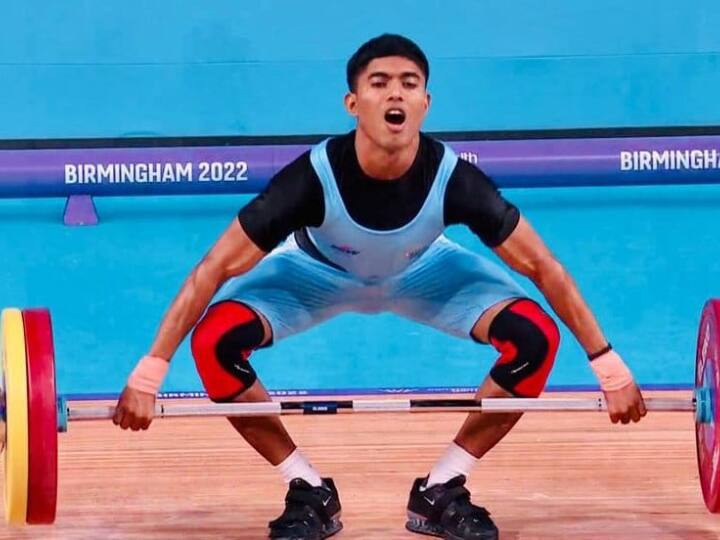 Commonwealth Games 2022 Indias Weightlifter Sanket Mahadev Sargar wins a silver medal for India in 55 Kg weight category with a total of 248 Kg CWG, Sanket Sargar Wins Medal : भारताची पहिल्या पदकाला गवसणी, सांगलीच्या संकेत सरगरने वेटलिफ्टिंगमध्ये जिंकलं रौप्यपदक