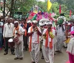 Nashik News : सापुतारा फेस्टिवलमध्ये डांगी कलापथकांचा डंका, फॉरेनर्सही पडले बोहाड्याच्या प्रेमात