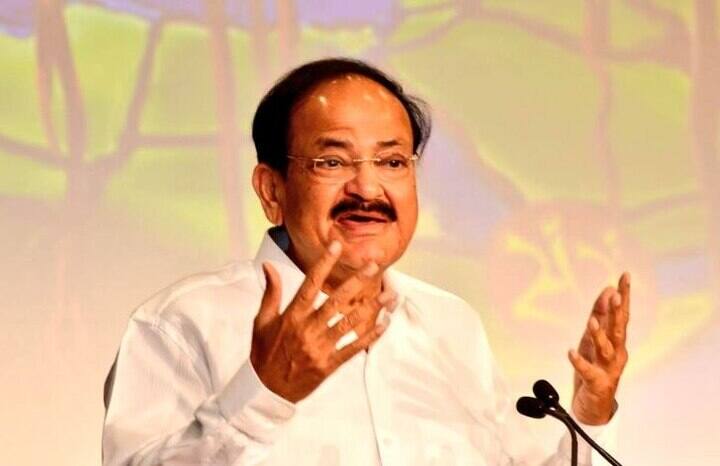 Hyderabad traffic update Vice President M. Venkaiah Naidu visit Hyderabad today, these places may get jammed this morning. Hyderabad News: आज हैदराबाद आएंगे उपराष्ट्रपति, ट्रैफिक पुलिस ने जारी की एडवाजरी, यहां लग सकता है जाम