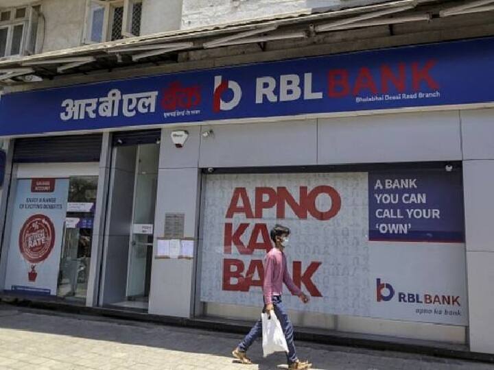 RBL Bank अपने ग्राहकों को 7 दिन से लेकर 20 साल की एफडी पर 3.25 प्रतिशत से लेकर 6.75 प्रतिशत तक ब्याज दर 2 करोड़ रुपये से कम की एफडी पर दे रहा है. एक साल की एफडी पर बैंक 6.50 प्रतिशत ब्याज दर ऑफर कर रहा है.