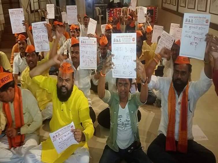 maharashtra News Aurangabad News will give 42 letters written in blood to the Chief Minister to demand Marathas reservation Aurangabad: मराठा आरक्षणाच्या मागणीसाठी मुख्यमंत्र्यांना रक्ताने लिहलेले 42 पत्र देणार