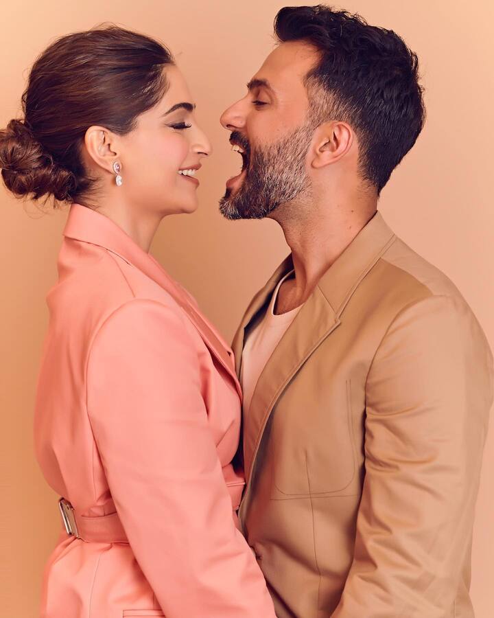 सोनम कपूर ने आनंद आहूजा के साथ बिताए हुए अपने अलग-अलग यादगार पलों से कई तस्वीरों की एक सीरीज शेयर की है. इसे शेयर करते हुए एक्ट्रेस ने उन्हें बेस्ट पति और बेस्ट डैड कहा है.