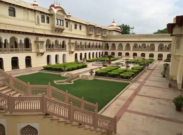 आम्‍ही तुम्‍हाला जयपूरची शान म्‍हणालेल्‍या आलिशान हॉटेलबाबत सांगणार आहोत. हे आलिशान हॉटेल आहे 'रामबाग पॅलेस'. हे हॉटेल वास्तविक एक राजवाडा आहे.