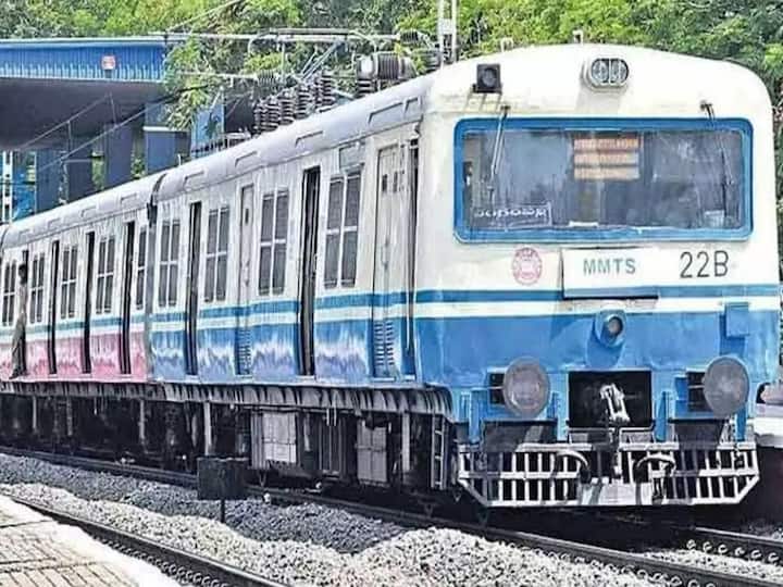 Hyderabad MMTS trains cancelled due less travelers Hyderabad MMTS Trains: జంట నగరాల్లో తగ్గిన రద్దీ, రేపు పలు ఎంఎంటీఎస్ రైళ్లు రద్దు