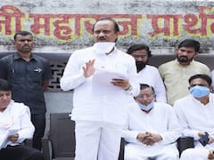 Ajit Pawar : इकडून तिकडं फेऱ्या मारण्यापेक्षा शेतकऱ्यांना मदत करा, अजित पवारांचा मुख्यमंत्र्यांसह उपमुख्यमंत्र्यांना टोला