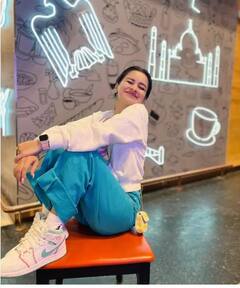 ਅਵਨੀਤ ਕੌਰ ਮਸਤੀ ਭਰੇ ਮੂਡ 'ਚ ਆਈ ਨਜ਼ਰ , ਕਿਊਟਨੇਸ ਦੇਖ ਮਦਹੋਸ਼ ਹੋਏ ਫ਼ੈਨਜ