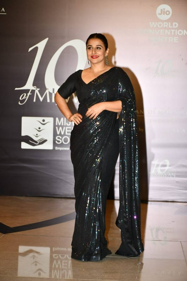 Vidya Balan looked classy in a black sequins saree at the Mijwan Fashion show 2022