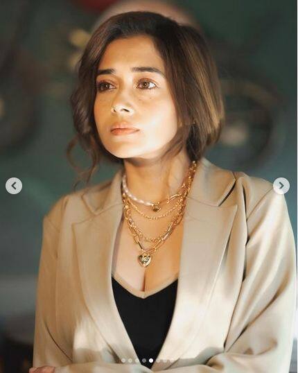 ਤੁਹਾਨੂੰ ਦੱਸ ਦੇਈਏ ਟੀਨਾ ਦੱਤਾ ਸੋਸ਼ਲ ਮੀਡੀਆ 'ਤੇ ਕਾਫੀ ਐਕਟਿਵ ਰਹਿੰਦੀ ਹੈ। ਉਹ ਲਗਾਤਾਰ ਇੱਕ ਤੋਂ ਵਧ ਕੇ ਇੱਕ ਕਾਤਲ ਫੋਟੋਆਂ ਸ਼ੇਅਰ ਕਰਦੀ ਰਹਿੰਦੀ ਹੈ, ਜਿਸ 'ਤੇ ਉਸਦੇ ਪ੍ਰਸ਼ੰਸਕ ਕਾਫੀ ਕਮੈਂਟ ਕਰਦੇ ਹਨ। ਟੀਨਾ 'ਉਤਰਨ' ਤੋਂ ਬਾਅਦ ਕਈ ਸੀਰੀਅਲਾਂ 'ਚ ਨਜ਼ਰ ਆਈ ਪਰ ਲੋਕ ਉਸ ਨੂੰ ਉਸ ਦੇ ਅਸਲੀ ਨਾਂ ਤੋਂ ਜ਼ਿਆਦਾ ਇਛਾ ਦੇ ਨਾਂ ਨਾਲ ਜਾਣਦੇ ਹਨ।