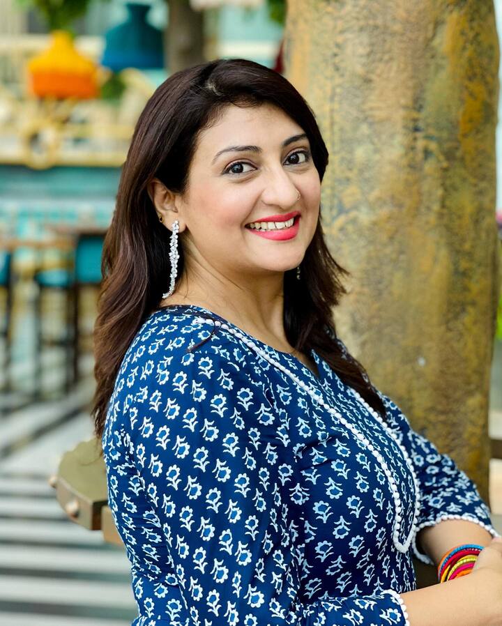 ‘कुमकुम’ फेम एक्ट्रेस जूही परमार (Juhi Parmar) सचिन श्रॉफ से 2009 में शादी की थी. हालांकि, 8 सालों के बाद दोनों ने अपने रास्ते अलग कर लिए थे. दोनों को एक बेटी भी है, जो जूही के पास रहती है.