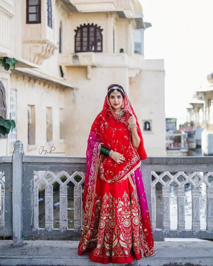 टीवी एक्ट्रेस चारु असोपा (Charu Asopa) और उनके दूसरे पति राजीव सेन के बीच रिश्ता ठीक नहीं है. एक्ट्रेस का कहना है कि, उन्होंने कानूनी तौर पर राजीव से तलाक लेने जा रही हैं. हालांकि, इससे पहले भी उनका एक तलाक हो चुका है. एक्ट्रेस ने 2007 में शादी की थी, जिनसे वह 2016 में अलग हो गई थीं.