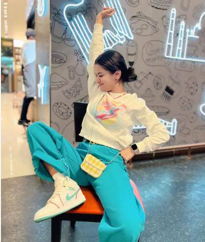 ਸੋਸ਼ਲ ਮੀਡੀਆ 'ਤੇ ਅਵਨੀਤ ਕੌਰ ਦੀ ਕਾਫੀ ਫੈਨ ਫਾਲੋਇੰਗ ਦੇਖਣ ਨੂੰ ਮਿਲ ਰਹੀ ਹੈ। ਇੰਸਟਾਗ੍ਰਾਮ 'ਤੇ ਉਸ ਦੇ 32.4 ਮਿਲੀਅਨ ਫਾਲੋਅਰਜ਼ ਹਨ।