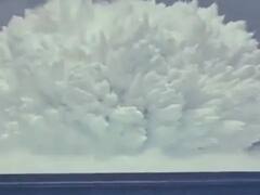 Watch: ਸਮੁੰਦਰ 'ਚ ਹੋਈਆ ਅਜਿਹਾ ਧਮਾਕਾ ਕਿ ਲਾਵੇ ਵਾਂਗ ਫੁੱਟਿਆ ਪਾਣੀ! ਧਮਾਕੇ ਦੀ ਵੀਡੀਓ ਹੋ ਰਹੀ ਹੈ ਵਾਇਰਲ