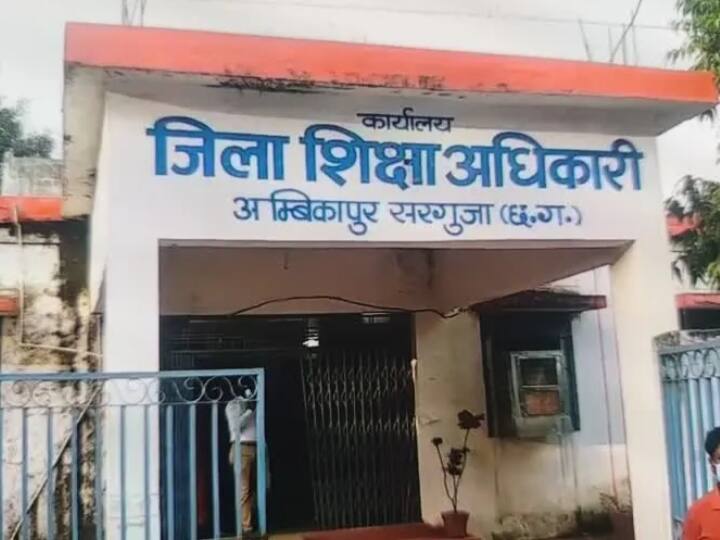 Surguja not a single child is studying in middle school due panic of elephants ANN Surguja News: हाथियों की दहशत से मिडिल स्कूल में पढ़ने नहीं आ रहे बच्चे, फिर भी पदस्थ हैं शिक्षक