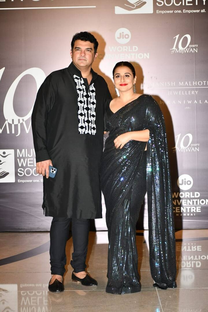 Both looked great together as they posed for the paparazzi in smiles