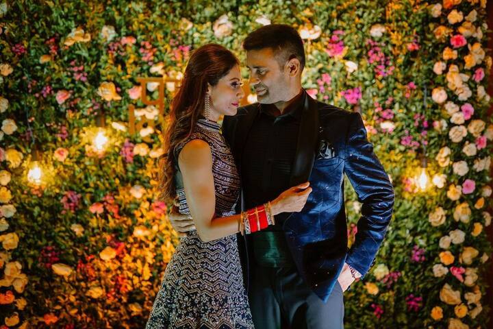 पायल रोहतगी (Payal Rohatgi) और संग्राम सिंह (Sangram Singh) नौ जुलाई को मोहब्बत की नगरी आगरा में परिवार और करीबी दोस्तों की मौजूदगी में शादी के बंधन में बंधे थे.