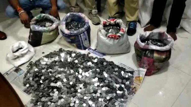 Birbhum News Police recovered money from Nanur Birbhum News: বস্তা বস্তা টাকা উদ্ধার এবার নানুরে