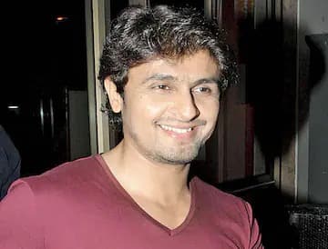 গায়ক হওয়ার পাশাপাশি অভিনয়ের জগতেও পা রেখেছিলেন সোনু। শুধু মিউজিক অ্যালবাম নয়, বেশ কয়েকটি ছবিতেও অভিনয় করতে দেখা গিয়েছে তাঁকে। 'জানি দুশমন', 'লাভ ফ্রম নেপাল', এইসব ছবিতে দেখা গিয়েছে সোনু নিগমকে।