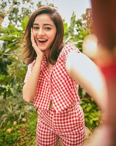 Ananya Panday : अभिनेत्री अनन्या पांडेचा क्लासी लूक, नवे फोटो चर्चेत