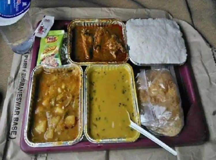 Indian Railway :  Now single use plastic will not be seen in trains, food will be served in it Indian Railway : ਹੁਣ ਰੇਲ ਗੱਡੀਆਂ 'ਚ ਸਿੰਗਲ ਯੂਜ਼ ਪਲਾਸਟਿਕ ਨਹੀਂ ਦੇਵੇਗਾ ਦਿਖਾਈ, ਇਸ 'ਚ ਹੀ ਪਰੋਸਿਆ ਜਾਵੇਗਾ ਖਾਣਾ