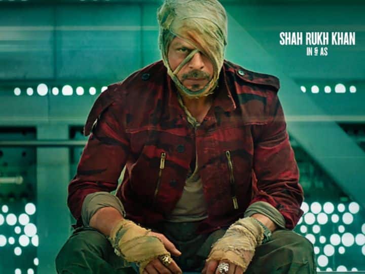 Shah Rukh Khan Jawan Teaser on fire in cinema hall, fans gone crazy, watch here SRK Jawan Teaser: 'जवान' का टीजर को देख थिएटर में फैन्स ने बजाईं सीटियां, Video में दिखी शाहरुख खान की तगड़ी फैन फॉलोइंग