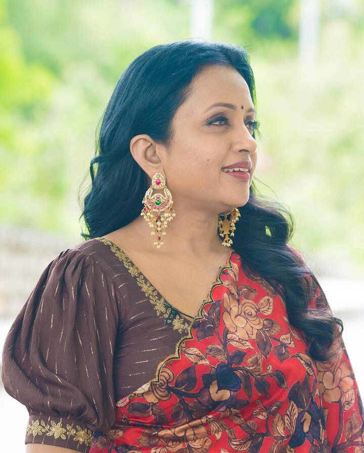 ఇటీవల 'జయమ్మ పంచాయతీ' సినిమాతో ప్రేక్షకుల ముందుకు వచ్చింది.  Image Credit: Suma Kanakala/ Instagram