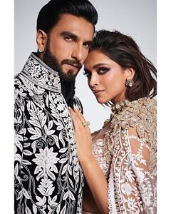 Ranveer Deepika Pics: एक-दूसरे की आंखों में डूबे नजर आए रणवीर-दीपिका, रॉयल लुक में लगे परफेक्ट कपल