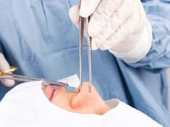 Viral News: ਯੂ-ਟਿਊਬ ਦੇਖ ਕੇ ਆਪਣੇ ਨੱਕ ਦਾ ਅਪਰੇਸ਼ਨ ਕਰਨ ਲੱਗਿਆ ਵਿਅਕਤੀ, ਹੋ ਗਈ ਅਜਿਹੀ ਗਲਤੀ ਕਿ ਹਸਪਤਾਲ 'ਚ ਹੋਣਾ ਪਿਆ ਭਰਤੀ