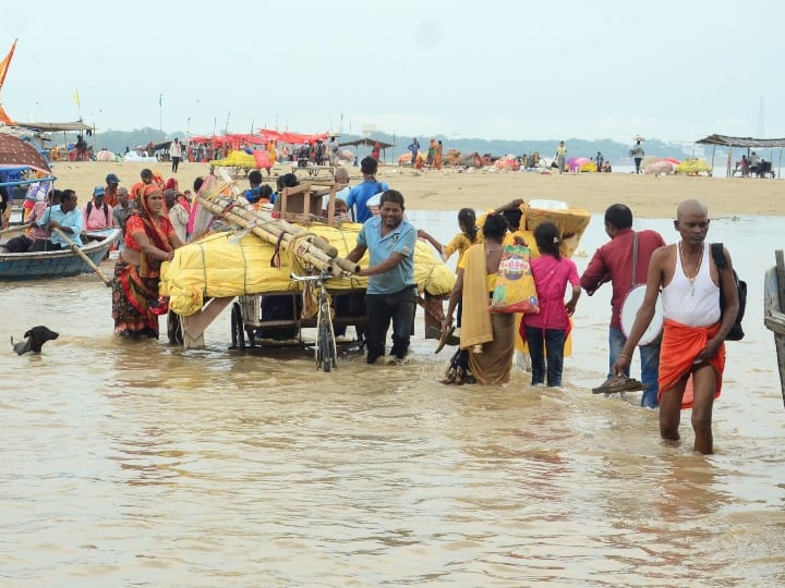 Uttar Pradesh Ganga and other Rivers near danger mark in Varanasi kanpur ghazipur prayagaraj and other many cities UP Flood: यूपी में खतरे के निशान के करीब कई नदियां, वाराणसी, कानपुर और गाजीपुर समेत कई शहरों में ऊफान पर गंगा