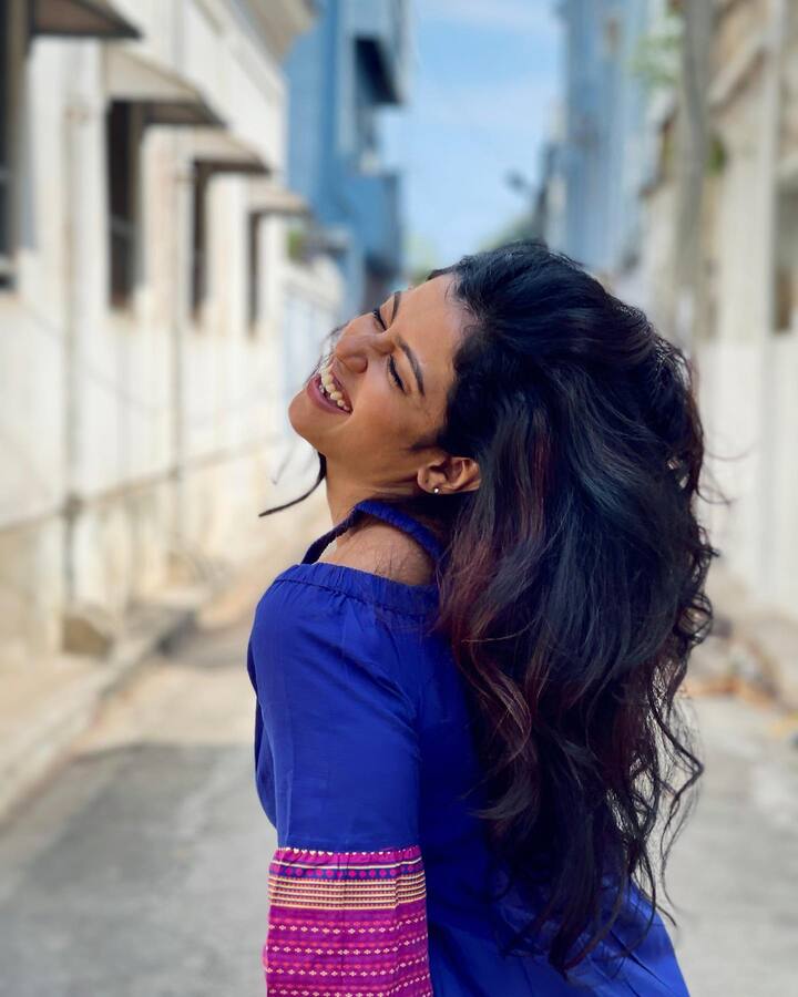 என்னுள்ளே என்னுள்ளே பொழியும் தேன் மழை