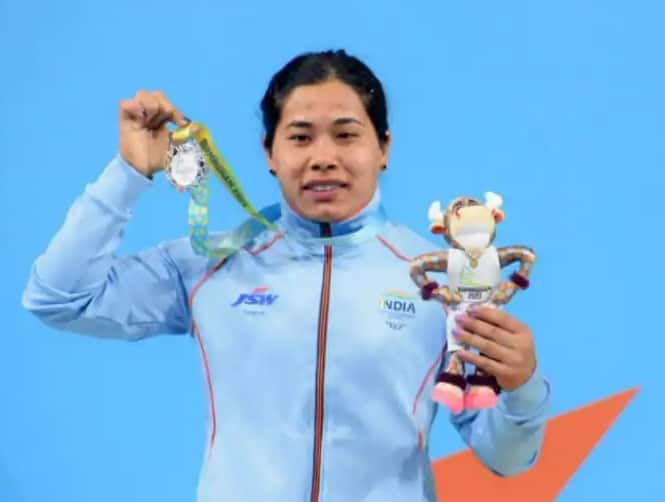 CWG 2022: Bindyarani Devi Wins Silver In Women's 55kg Weightlifting Bindyarani Devi: वेटलिफ्टिंगमध्ये बिंद्याराणी देवीची धडाकेबाज कामगिरी, देशासाठी रौप्यपदक जिंकलं, भारताच्या खात्यात चौथं पदक