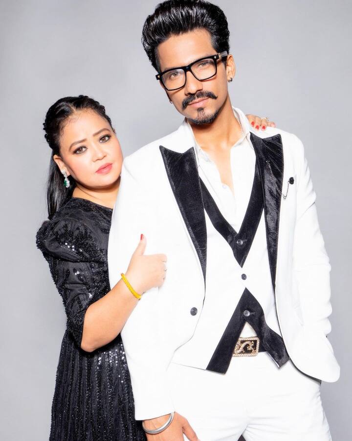 कॉमेडी क्वीन भारती सिंह (Bharti Singh) ने हाल में पति -हर्ष लिंबाचिया (Harsh limbachiyaa) संग एक रोमांटिक फोटोशूट करवाया है. इस फोटोशूट में कपल एकदम फिल्मी और बेहद क्यूट लग रहा है. भारती और हर्ष टीवी इंडस्ट्री के सबसे एंटरटेनिंग कपल माने जाते हैं. दोनों रविवार विद स्टार परिवार शो के स्टेज पर मस्ती करने पहुंचे हैं.