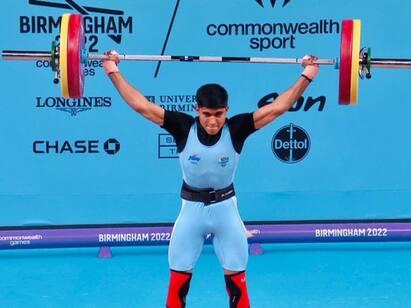 Eknath Shinde Announces ₹ 30 Lakh Reward For Weightlifter Sanket Sargar காமன்வெல்த்: பளு தூக்குதலில் வெள்ளிப்பதக்கம் - சங்கேத் சர்காருக்கு பரிசை அறிவித்த மகாராஷ்டிர முதல்வர்