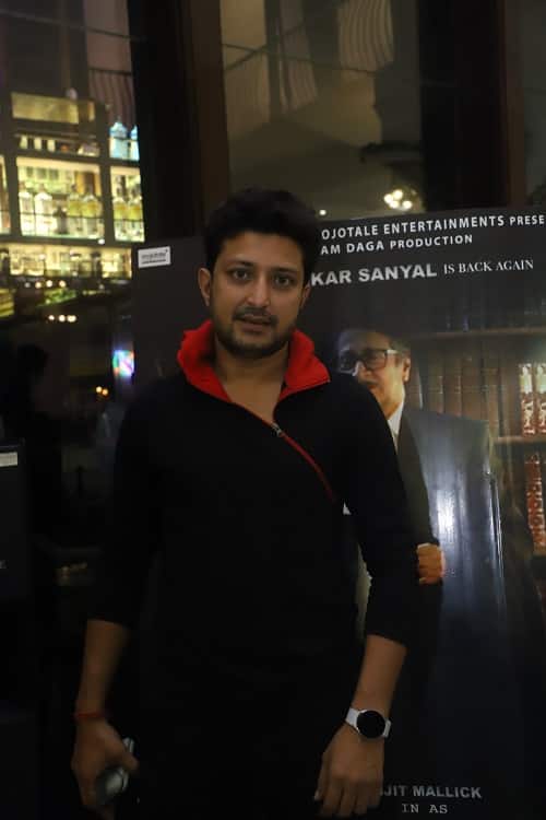'শত্রু' ছবির পুলিশ অফিসার শুভঙ্কর সান্যালের স্মৃতি উস্কে ফের একবার ফিরছেন রঞ্জিত মল্লিক। তবে এবার তিনি উকিল। ট্রেলারেই ফেরত পাওয়া গেল সেই 'বেল্টম্যান'কে।