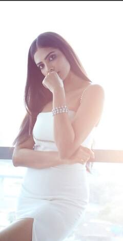 Actress Malavika Mohanan : நீ கவிதைகளா ! நடிகை மாளவிகா மோகனனின் தேவதை போன்ற புகைப்படங்கள் !