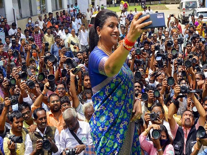 Actress Roja Selvamani made guinness record Roja Selvamani: ஒரே கிளிக்.. கின்னஸ் புத்தகத்தில் இடம்பெற்ற நடிகை ரோஜா.. அப்படி என்ன சாதனை..?