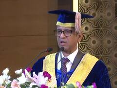 Chhattisgarh: लॉ यूनिवर्सिटी के दीक्षांत समारोह में शामिल हुए CJI एनवी रमना, छात्रों से कहा- देश का भविष्य आपके ऊपर
