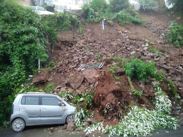 Monsoon rains in Himachal became a disaster, landslides occurred in many places, many roads were closed due to floods, 140 deaths ਹਿਮਾਚਲ 'ਚ ਮਾਨਸੂਨ ਦਾ ਮੀਂਹ ਬਣਿਆ ਆਫ਼ਤ, ਕਈ ਥਾਵਾਂ 'ਤੇ ਢਿੱਗਾਂ ਡਿੱਗੀਆਂ, ਹੜ੍ਹਾਂ ਕਾਰਨ ਕਈ ਸੜਕਾਂ ਬੰਦ, 140 ਮੌਤਾਂ