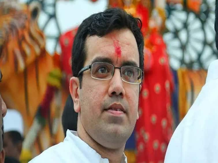 maharashtra political shivsena appoints kedar dighe nephew of anand dighe and thane district chief Maharashtra Politics Thane :  ठाण्यात पुन्हा 'दिघे राज'; शिवसेनेकडून केदार दिघे यांची जिल्हाप्रमुखपदी नियुक्ती