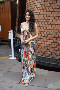 कलरफुस ड्रेस में Good Luck Jerry का प्रमोशन करने पहुंचीं Janhvi Kapoor, खूबसूरत अदाएं जीत लेंगी दिल !