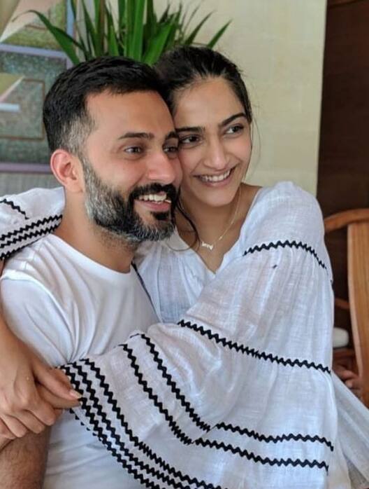 अनेकांनी फोटोला कमेंट करुन आनंदला वाढदिवसाच्या शुभेच्छा दिल्या.  (Sonam Kapoor/instagram)