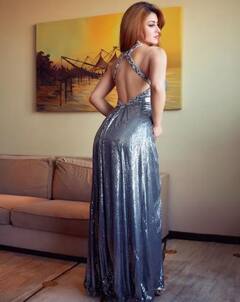 Urvashi Rautela pics : ਬੈਕਲੇਸ ਡ੍ਰੈੱਸ 'ਚ ਸ਼ਾਈਨ ਕਰਦੀ ਨਜ਼ਰ ਆਈ ਉਰਵਸ਼ੀ ਰੌਤੇਲਾ , ਗਲੈਮਰਸ ਅਦਾਵਾਂ ਨਾਲ ਢਾਹਿਆ ਕਹਿਰ