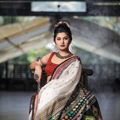 Prajakta Mali: 'दो नैना और इक कहानी…' प्राजक्ताचा क्लासी लूक!