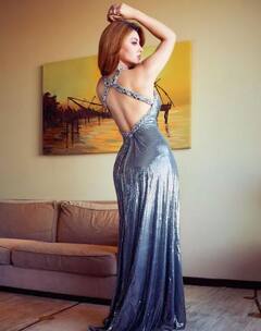 Urvashi Rautela pics : ਬੈਕਲੇਸ ਡ੍ਰੈੱਸ 'ਚ ਸ਼ਾਈਨ ਕਰਦੀ ਨਜ਼ਰ ਆਈ ਉਰਵਸ਼ੀ ਰੌਤੇਲਾ , ਗਲੈਮਰਸ ਅਦਾਵਾਂ ਨਾਲ ਢਾਹਿਆ ਕਹਿਰ