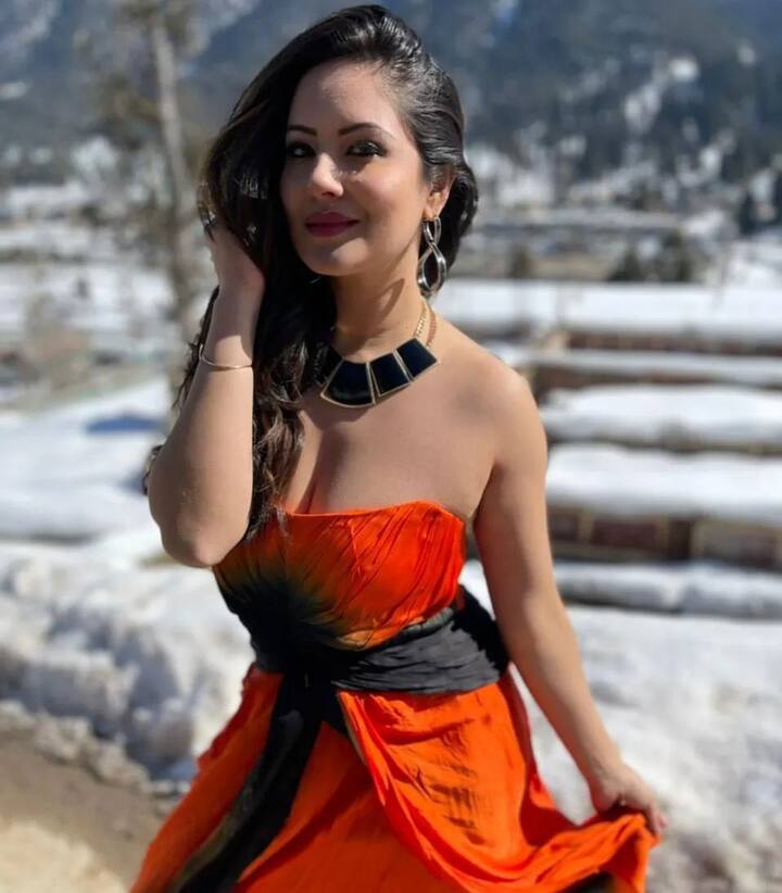 टीवी शो 'देवों के देव महादेव' में पार्वती का किरदार निभाने वालीं पूजा बनर्जी ( Pooja Banerjii) को रियल लाइफ में देख लेंगे तो होश उड़ जाएगा.