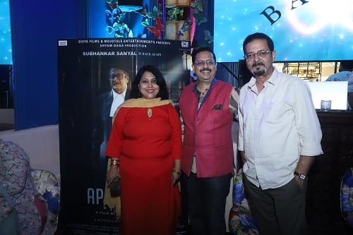 একদিকে বার্ধক্য, কষ্টে বড় করা সন্তানদের দূরে চলে যাওয়ার যন্ত্রণা, অন্যদিকে অন্যায়ের বিরুদ্ধে রুখে দাঁড়ানোর অদম্য জেদ। এই দুইয়ের সামনেই শুভঙ্করের 'অপরাজেয়' হয়ে ওঠার কাহিনি এই ছবি।