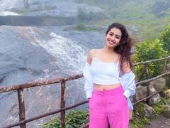 Deepika Pilli: జలజల జలపాతం నువ్వు, దీపికని చూస్తే ఇలా పాడుకోవాల్సిందే