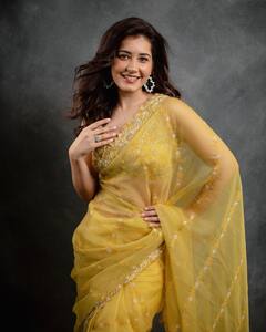 Raashii Khanna : સાઉથ એક્ટ્રેસ રાશિ ખન્નાએ સાડીમાં કરાવ્યું ફોટોશૂટ, જુઓ Photos