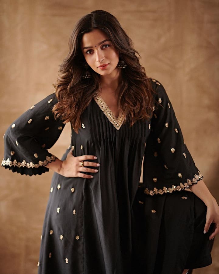 To promote her Netflix film ‘Darlings’, Alia has been putting her best foot forward.