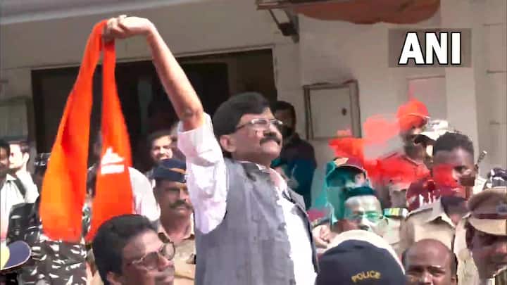 संजय राऊत यांना ईडीच्या कार्यालयात नेहण्यात येणार आहे. त्यानंतर चौकशी होणार आहे. त्यानंतर पुढील कारवाई होणार आहे.