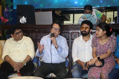 পর্দায় একজন সত্যবাদী নিষ্ঠাবান উকিলের চরিত্রে ফিরছেন রঞ্জিত মল্লিক। চরিত্রের নাম শুভঙ্কর সান্যাল। পর্দায় তাঁকে দেখা যাবে নিষ্ঠার প্রতি অটল থাকতে লড়াই করতে।